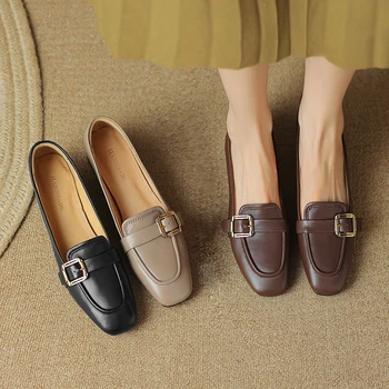 Мокасины Heihaian Осень 2023, Новая элегантная одинарная обувь для пригородных поездок, украшенная пряжкой ремня, Одинарная обувь с квадратным носком, подходящая для женщин